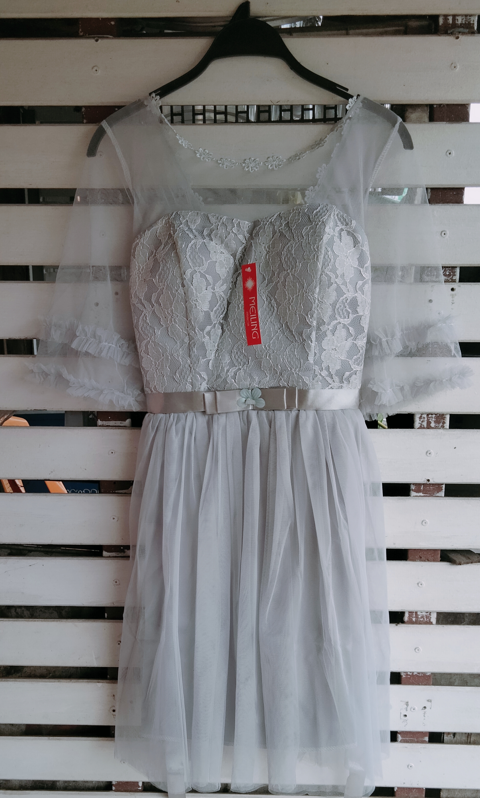 เดรสราตรีออกงานงานสีเทา ซีทรูคอกลมแขนสามส่วน