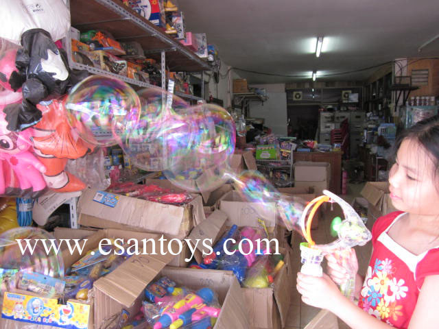 เป่าฟองลูกใหญ่ Bubbles