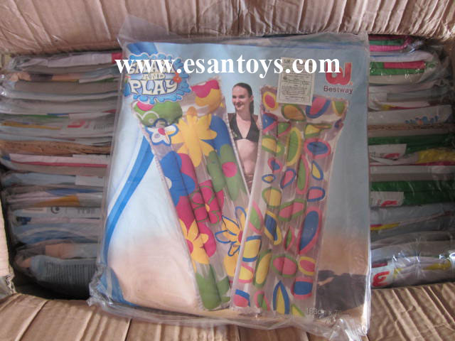 แพลอยน้ำลายดอกไม้