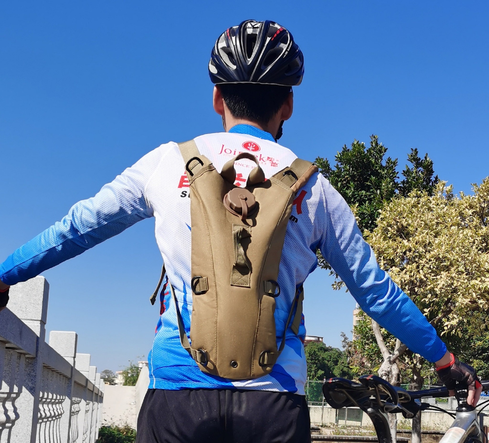 เป้น้ำ 008 + ถุงน้ำ 2.5 ลิตร (มีหลายสี)