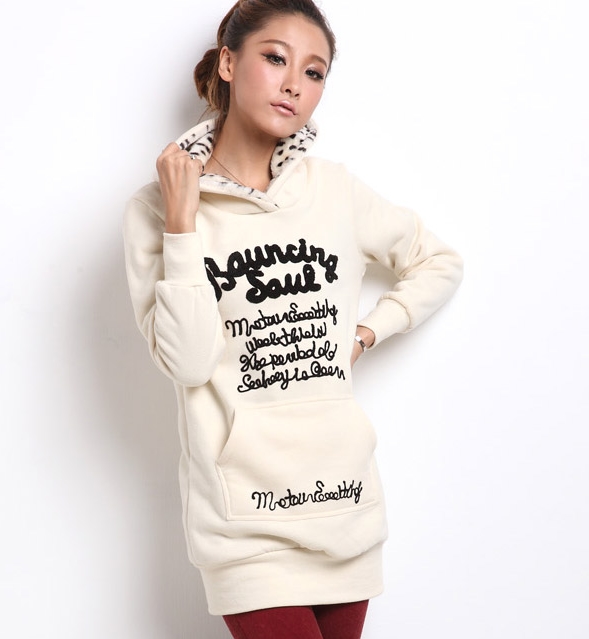 Pre Order - เสื้อกันหนาวแฟชั่น แบบยาว คอวี Hoodหลัง ข้างในลายเสือผ้ากำมะหยี่ : สีชมพู / สีดำ / สีแดง / สีขาว