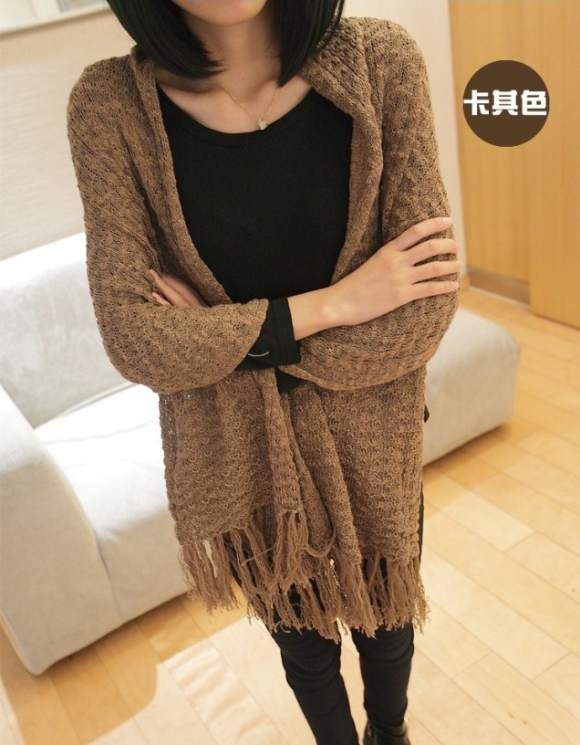 Pro Order - เสื้อกันหนาวแฟชั่น กระดุมหน้า มีกระเป๋าสองข้าง สามารถเปลี่ยนผ้าคลุม ผ้าพันคอก็ได้ : สีกากี / สีครีม