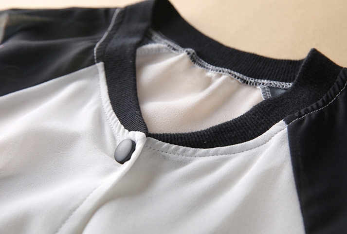 PreOrderไซส์ใหญ่ - เสื้อคลุมกันหนาวแฟชั่นคนอ้วน ไซส์ใหญ่ แบบบางตัวยาว ผ้าฝ้ายพิมพ์ลายม้าที่สวนแขน สีขาว