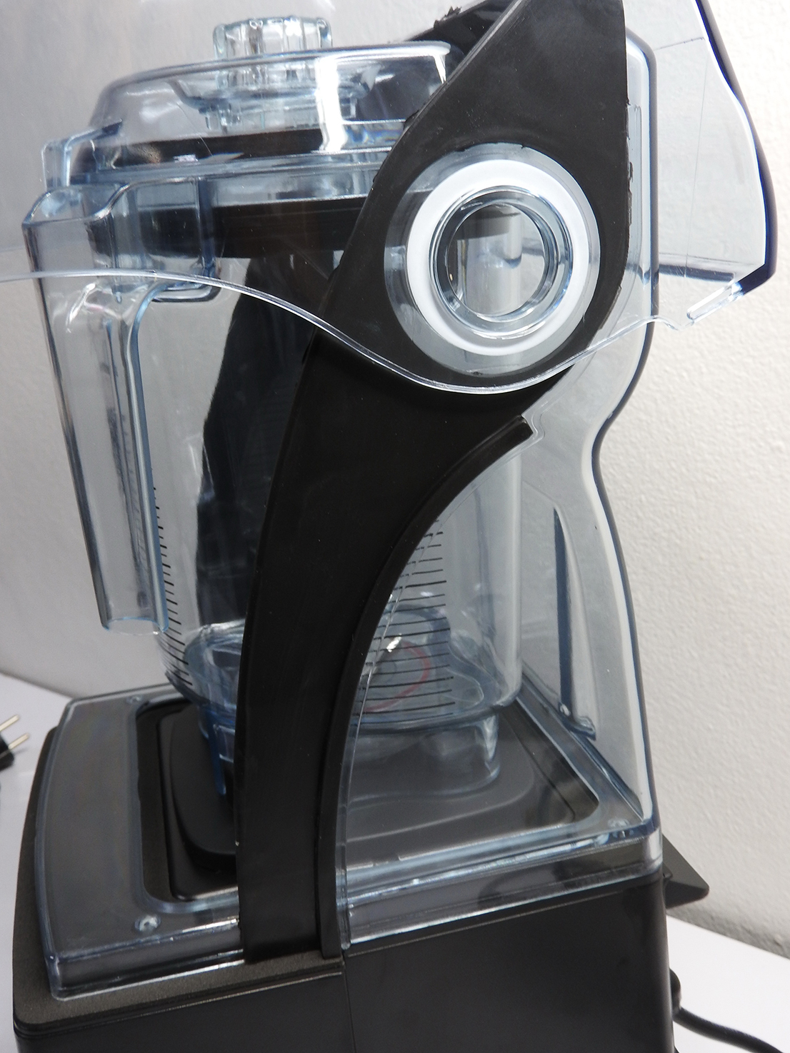 เครื่องปั่นน้ำผลไม้ไอมิกซ์ รุ่นฝาครอบลดเสียง 1800W.+แถมฟรีโถปั่น 1.4L 1 ใบ 1602-130 (รับประกันมอเตอร์ 1 ปี )