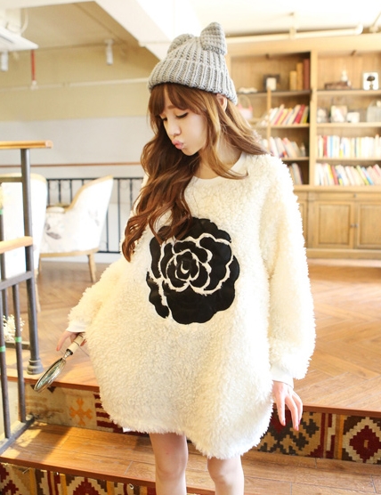 Pre Order - เสื้อกันหนาวแฟชั่นเกาหลี ขนสัตว์นำเข้า มีความนุ่มสบาย : สีขาว / สีดำ