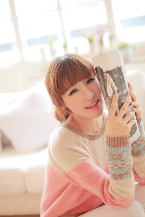 Pre Order - เสื้อกันหนาวแฟชั่น ไหมพรม ลายสวย สีชมพู-ครีมขาว