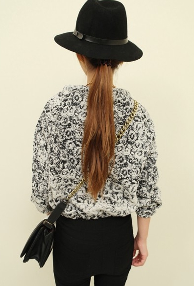 Pre Order - เสื้อกันหนาวแฟชั่น คอกลม ยืด ไม่หนามาก ลายการ์ตูนช้างที่หน้าอก สีเทาดำ