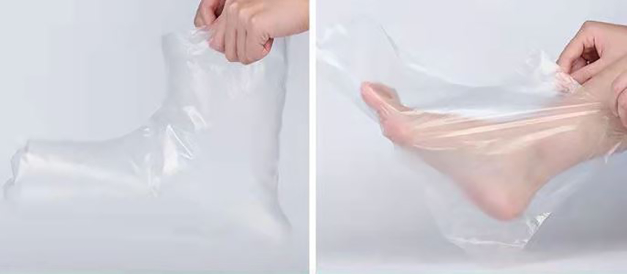 ถุงสปาเท้า ถุงพลาสติกสวมเท้า-รองเท้ากันเปื้อน มีหูยื่นสำหรับติดเทปกันหลุด (มีเทปในชุด) แพ็ค 98-100 ชิ้น