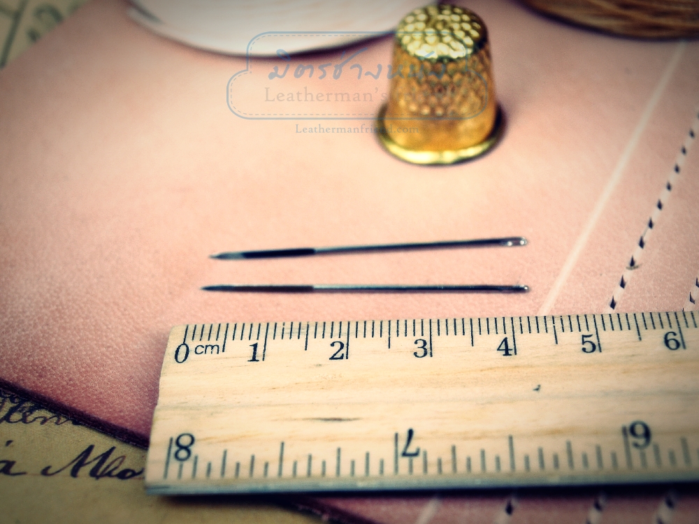 เข็มปลายไดมอน สำหรับเย็บหนัง ไม่ทำให้รูโต และ ไม่ติดก้นเหมือนเข็มทั่วไป เบอร์4 จำหน่ายเป็นคู่ คู่ละ 20 บาท