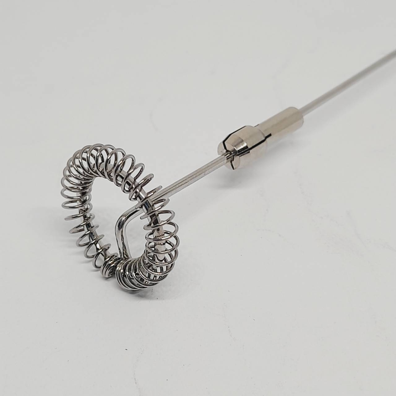 อะไหล่หัวจับก้านตีฟองนม ขนาด 1.5 มม.หนา 4.2 มม.สูง 16 มม. สีเงิน เสียบก้านตีฟองนม รหัส 2406