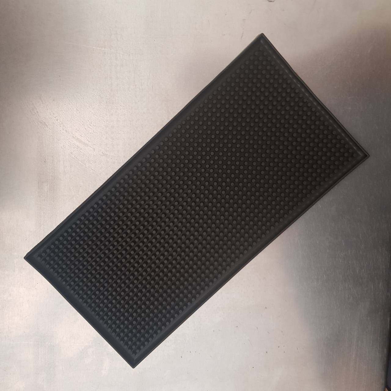 เสื่อบาร์ยางกันลื่น แผ่นรองจานรองแก้ว 15 x 30 ซม. Rubber Bar mat 15 x 30 cm. รหัส 1028