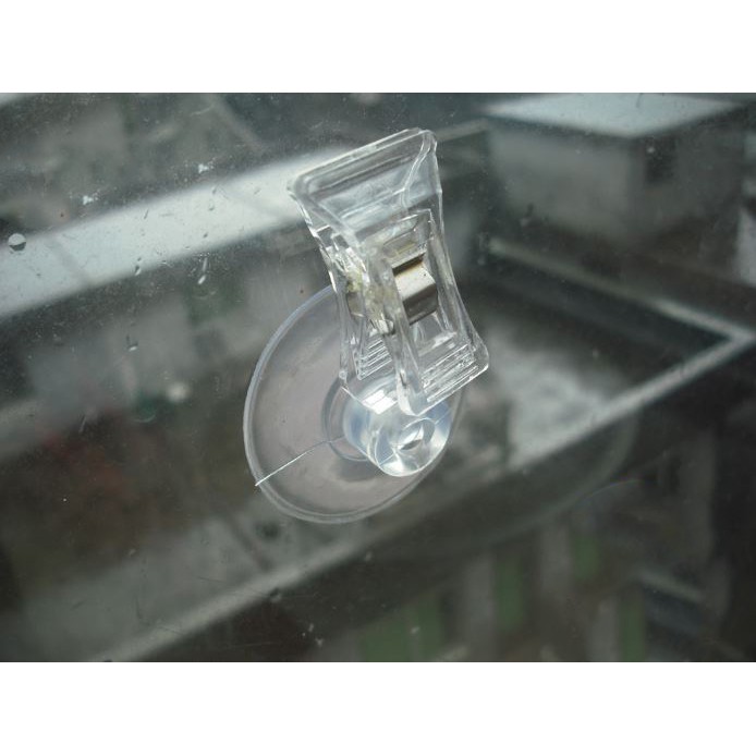 ตัวหนีบป้าย POP แบบฐานจุ๊บดูดกระจก (สีใส) ฐาน 4 ซม. สูง 5.5 ซม. ( ราคา 5 ชิ้น)