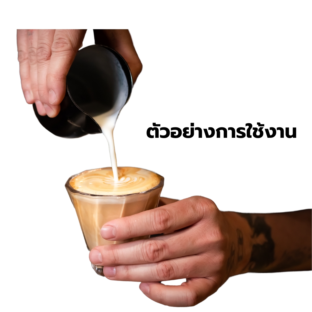 ถ้วยตีฟองนมมียางซิลิโคลนหุ้มกันลื่นมือ กันร้อน ตัดมุมยาง ตรงปากเท ขนาด 350 ML สีดำ รหัส 1709