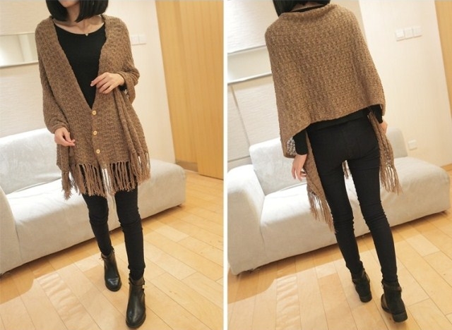 Pro Order - เสื้อกันหนาวแฟชั่น กระดุมหน้า มีกระเป๋าสองข้าง สามารถเปลี่ยนผ้าคลุม ผ้าพันคอก็ได้ : สีกากี / สีครีม