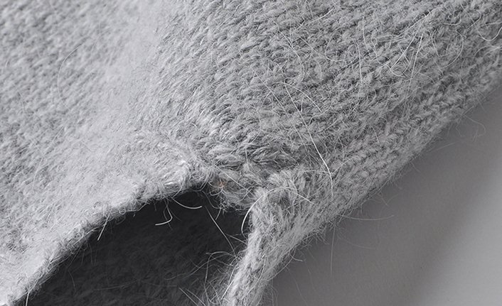 PreOrderไซส์ใหญ่ - เสื้อกันหนาวแฟชั่น ไซส์ใหญ่ คนอ้วน เสื้อ 2 ชิ้น ข้างในเป็นผ้าลูกไม้แขนยาวสีขาว ตัวนอกเป็นไหมพรมสีเทา