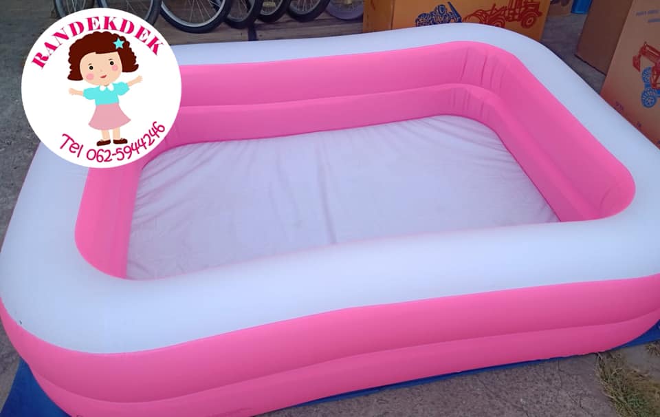 สระน้ำเป่าลมสีชมพูสวยหวาน