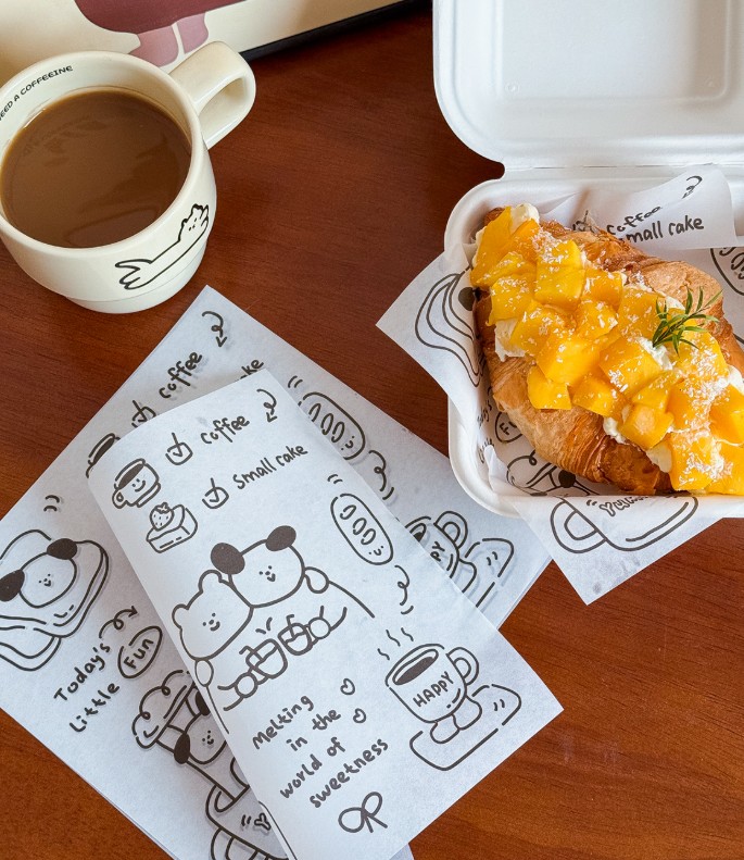 กระดาษไขรองอาหาร (Greaseproof paper) เคลือบกันน้ำ-น้ำมัน Little Fun (แพ็ค 98-100 ชิ้น)