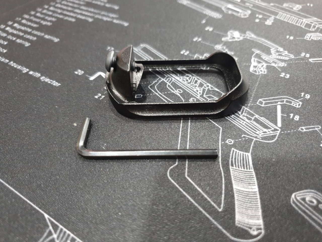 บ่อแม็ก งาน CNC Glock Gen 3/4/5 (3 สี) รุ่น Pro Magwell