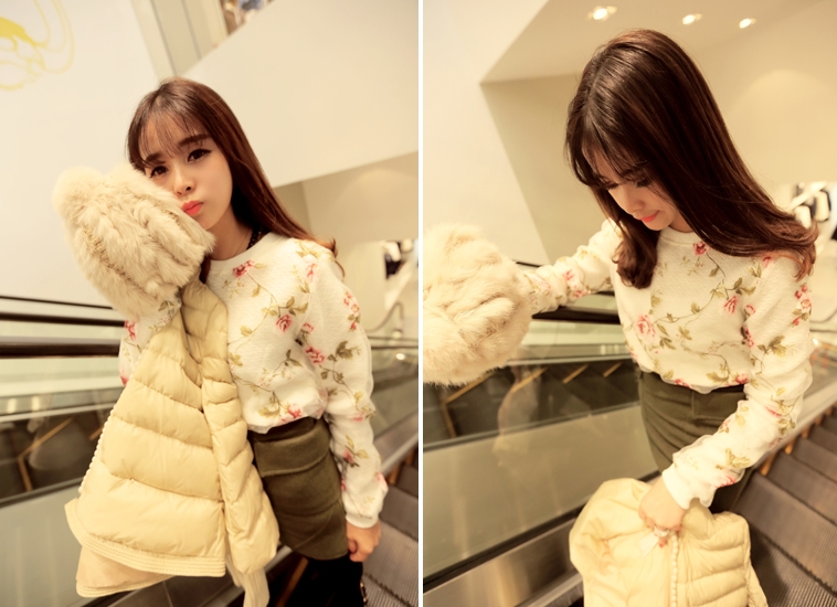 Pro Order - เสื้อกันหนาวแฟชั่น สองชั้นติดกัน ชิ้นในไม่หนามาก ชิ้นนอกเป็นผ้าชีฟองลายดอกไม้สีหวาน