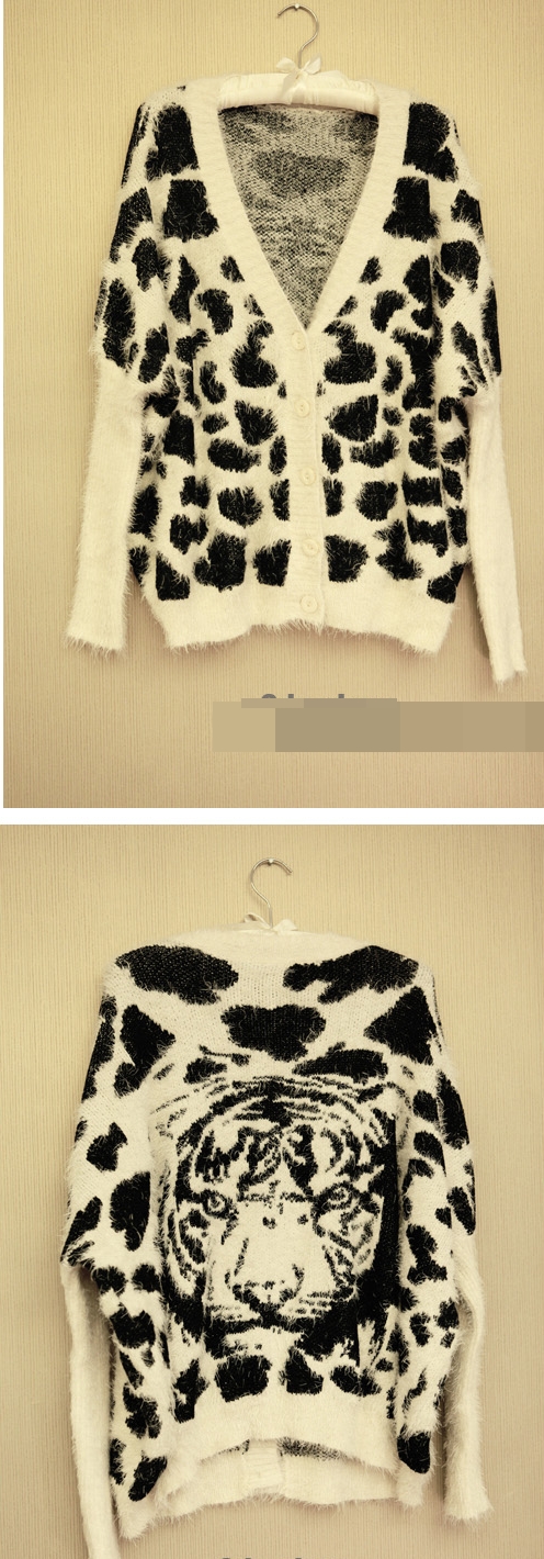 Pre Order - เสื้อกันหนาวแฟชั่น ผ้าไหมพรมขนสัตว์ ลายเสือดาว ทรงค้างคาว สีขาวดำ