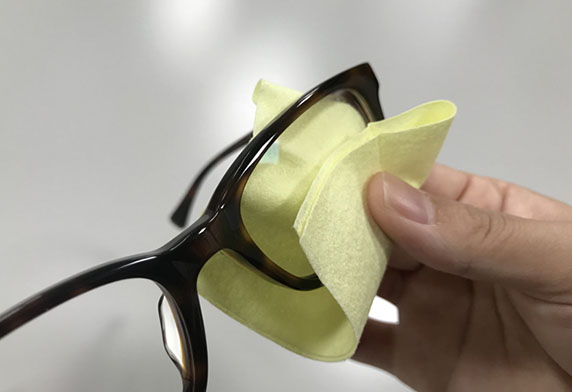 Soft99 ผ้าเช็คเลนส์แว่นป้องกันการเกิดฝ้าบนแว่น 1ห่อ บรรจุ3แผ่น 1แผ่นใช้ได้ถึง25ครั้ง จากประเทศญี่ปุ่น