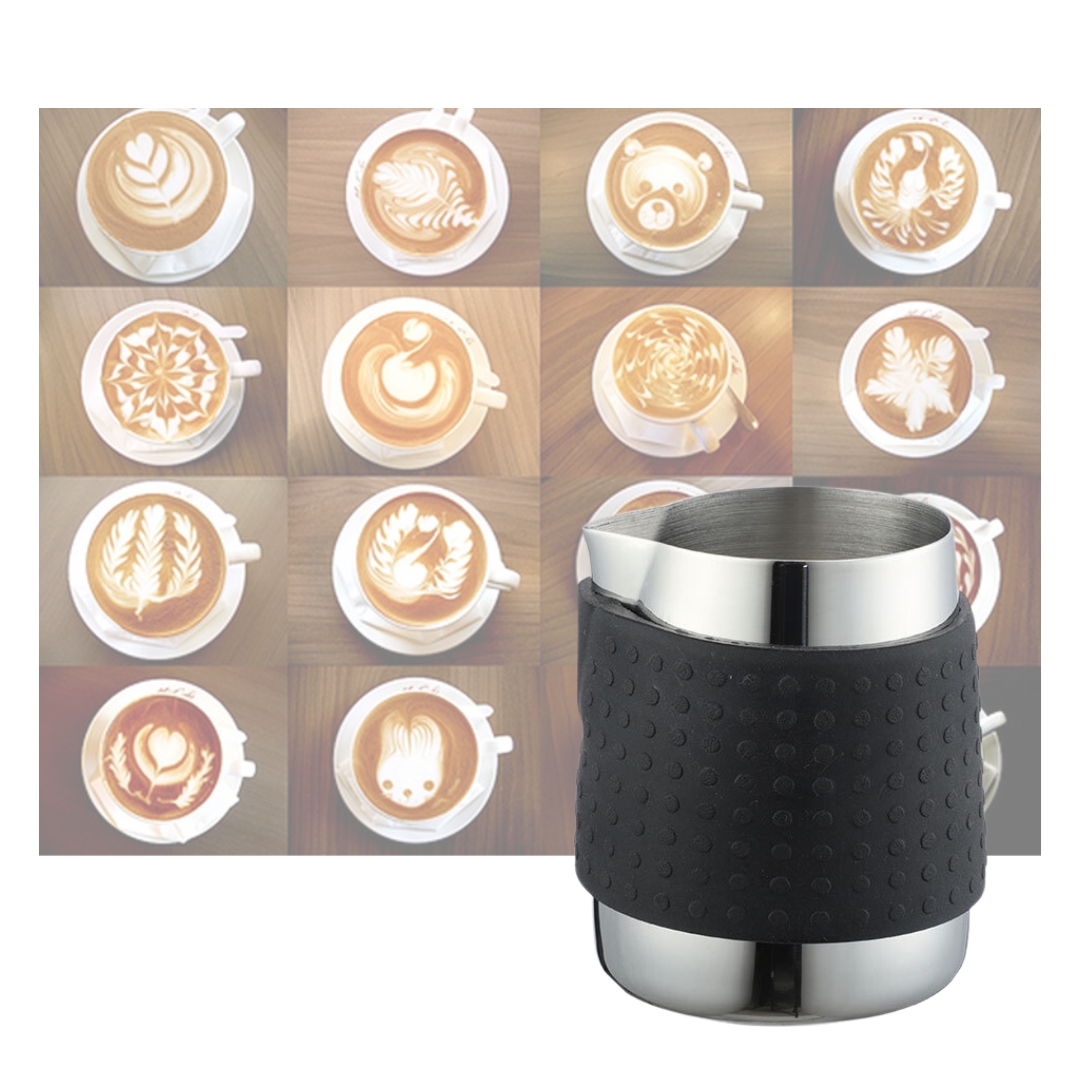 ถ้วยตีฟองนม สตรีมนม มียางซิลิโคลนหุ้มกันลื่นมือ กันร้อน ขนาด 350 ML สีดำ รหัส 1208