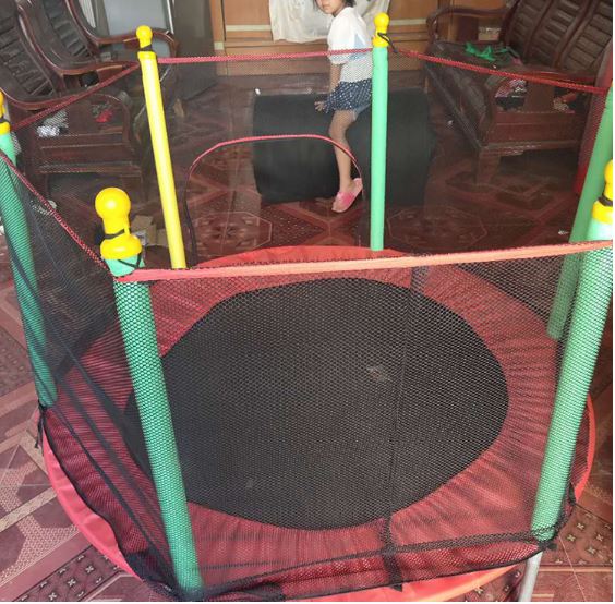 แทรมโพลีนของเล่นกระโดดสำหรับลูกน้อยราคาถูก