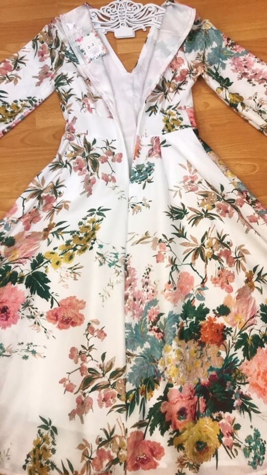 ชุดเดรสออกงานคลุมเข่าสีขาวพิมพ์ลาย แขนยาว ใส่ออกงาน ไปทะเล