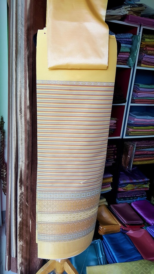 ผ้าไหมสังเคราะห์จัดชุดเหลืองทอง