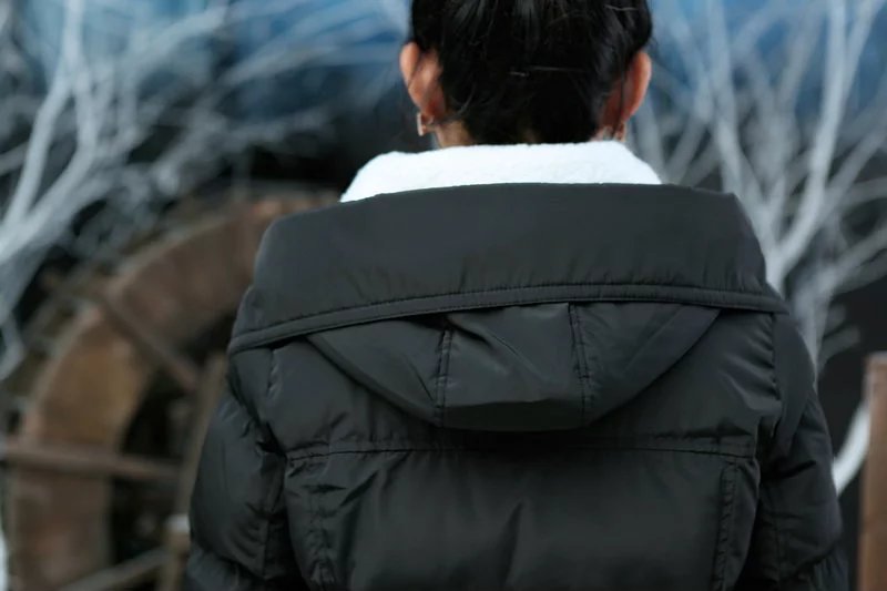 PreOrderคนอ้วน - เสื้อกันหนาวแฟชั่น ตัวยาว ผ้าร่ม บุนวม และขนสัตว์คอ ข้อมือ กระดุม Hood ถอดได้ สี : เหลือง / ดำ