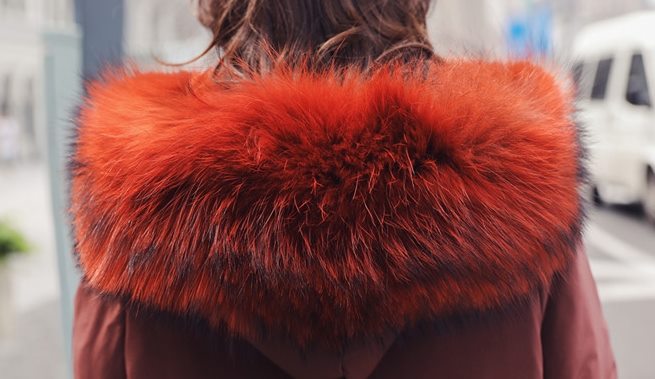 LD010 - เสื้อกันหนาว - เสื้อตัวยาว บุนุ่น หนา มีHoodเฟอร์ สี : เบจ / ดำ / แดง / อิฐ (เฟอร์จะสีต่างกันออกไป ตามรูปนะคะ)