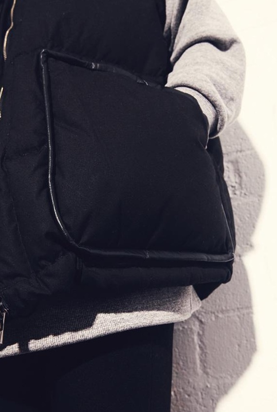 PreOrderคนอ้วน - เสื้อกั๊กแฟชั่น ผ้าร่มบุนวม มี Hood สีดำ