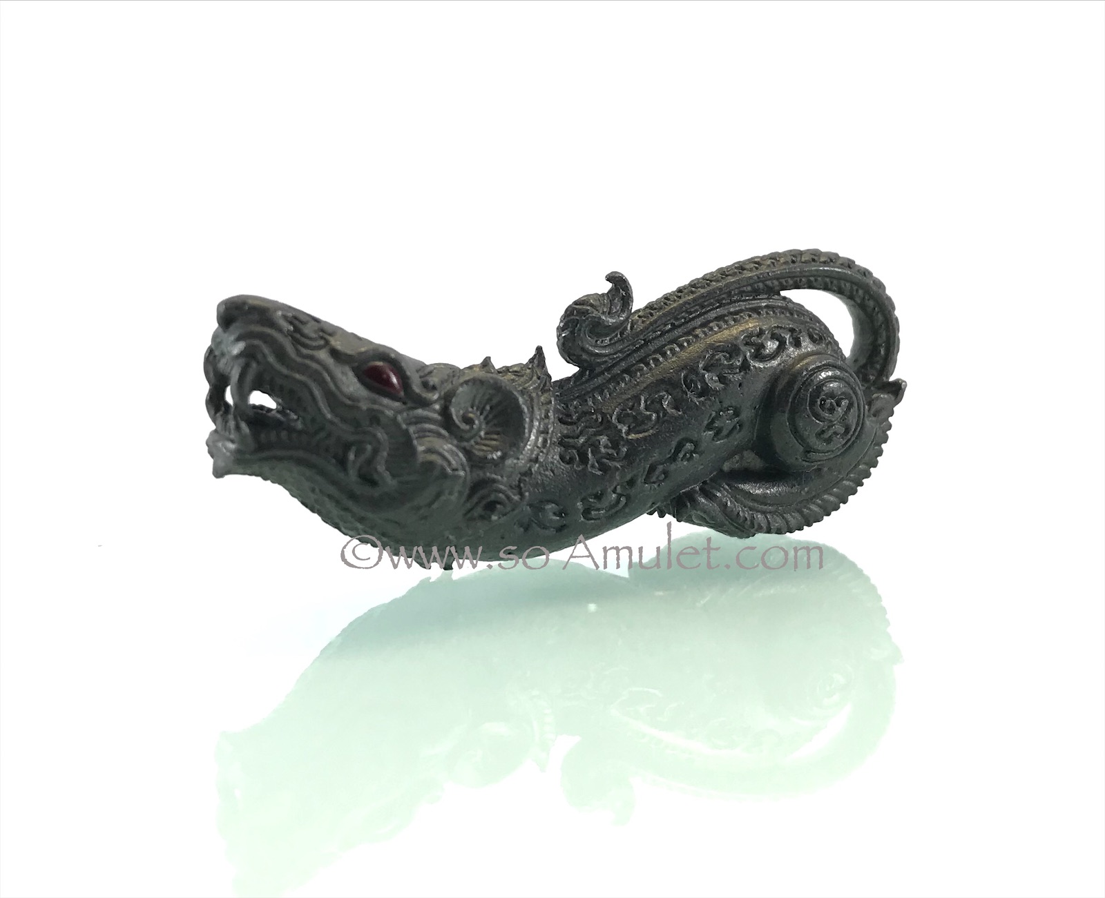 ปลัดหัวชะมด ตาแดง รุ่นแรก หลวงปู่พริ้ง วัดซับชมพู จ.เพชรบูรณ์ ปี 2557 เนื้อชินตะกั่วน้ำนม สร้าง 2,005 ตัว