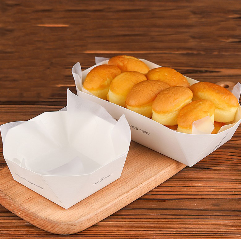 ถาดใส่ขนมพร้อมกระดาษรอง แพ็ค 50 ชิ้น