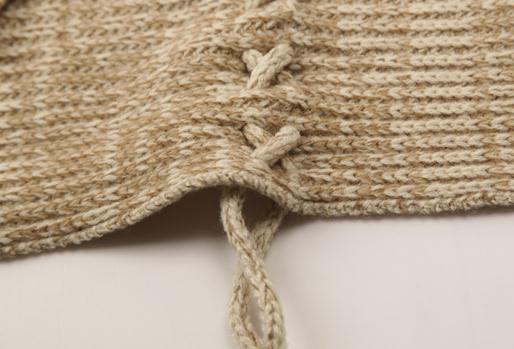 PreOrderไซส์ใหญ่ - เสื้อคลุมกันหนาวแฟชั่น ไซส์ใหญ่ คนอ้วน เสื้อไหมพรมทรงค้างคาว ติดขนสัตว์เหมือนผ้าพันคอ สีเบจ / ดำ