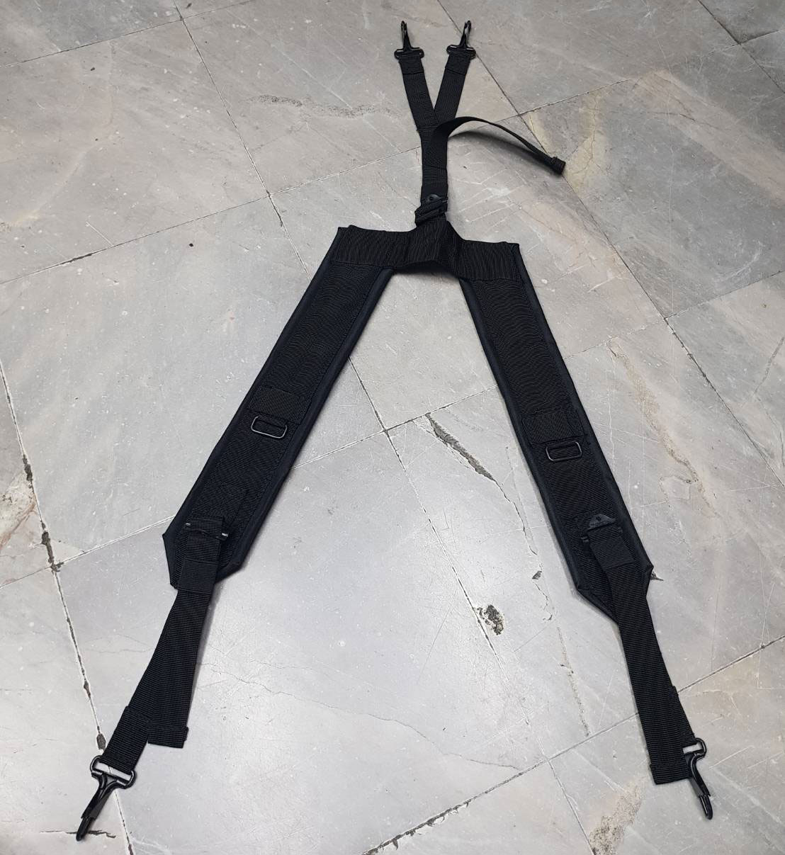 สายโยงบ่า ตัว Y ทหาร