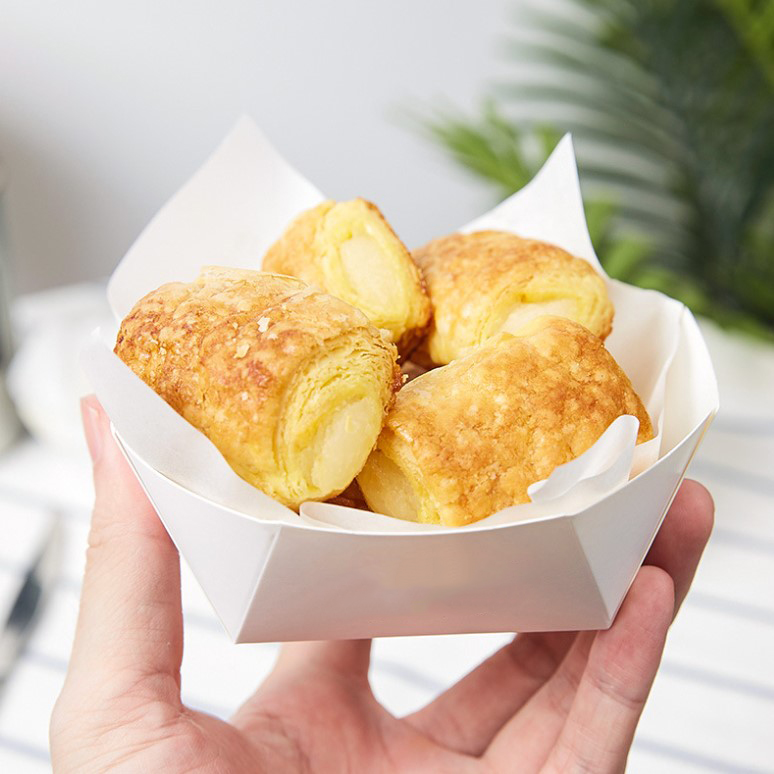 ถาดใส่ขนมพร้อมกระดาษรอง แพ็ค 50 ชิ้น