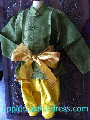 T26 ชุดไทยเด็กผู้ชายแขนยาว สีเขียวขี้ม้า +โจงกระเบนทอง+ผ้าคาดเอว