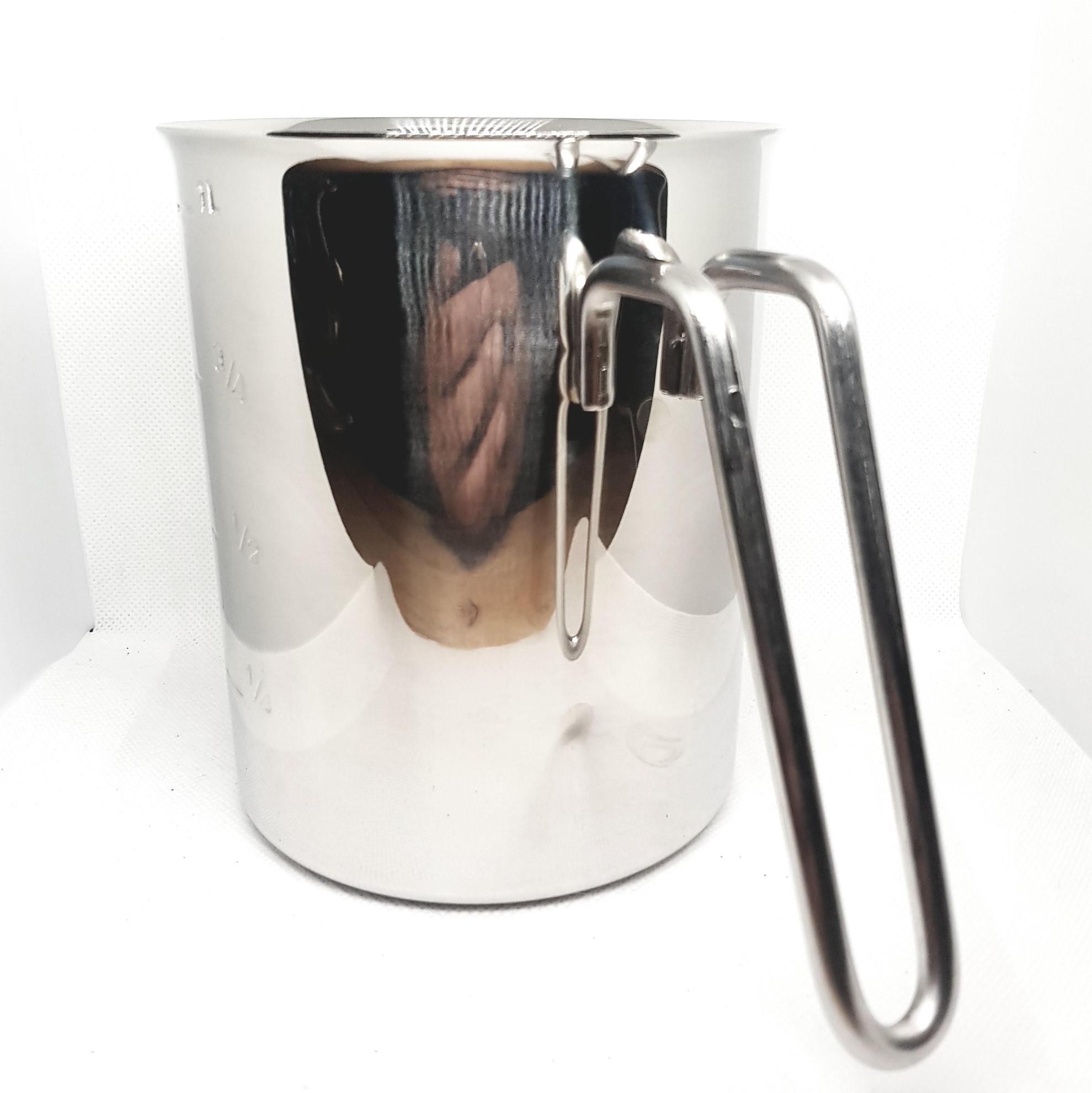 เหยือกสแตนเลสหนามีหูจับมีขีดสเกล ทรงกระบอก ขนาด 1000ml 360g รหัส 2017