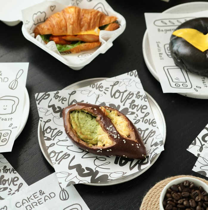 กระดาษไขรองอาหาร (Greaseproof paper) เคลือบกันน้ำ-น้ำมัน ขนาด 18x18 cm. (แพ็ค 98-100 ชิ้น)