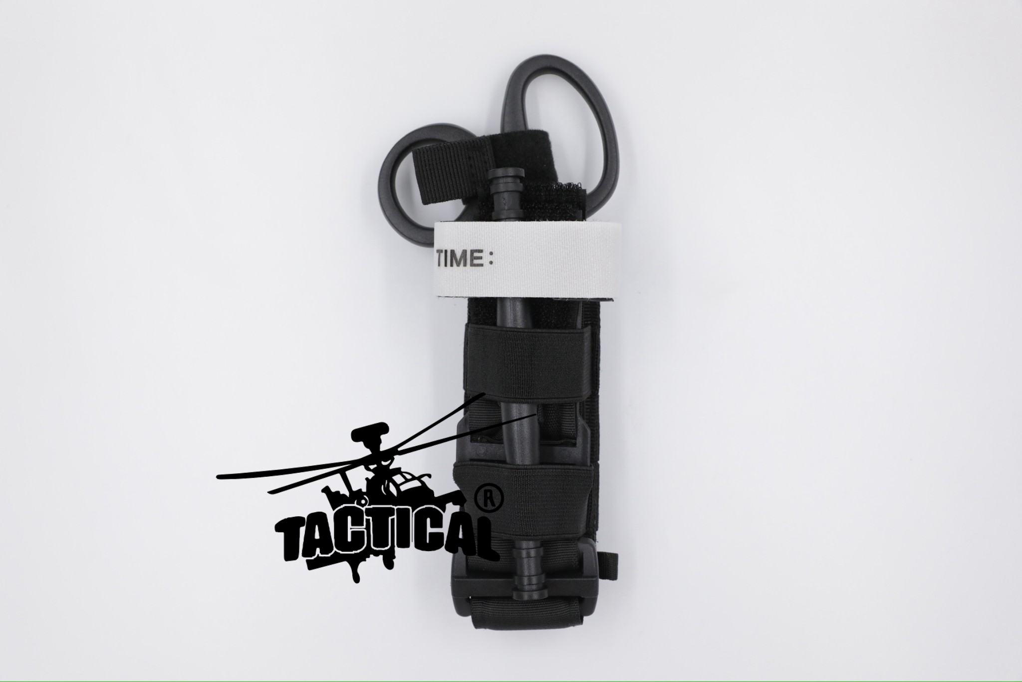 เพ้าผ้าใส่สายห้ามเลือด และกรรไกรสนาม แบบเปลือย