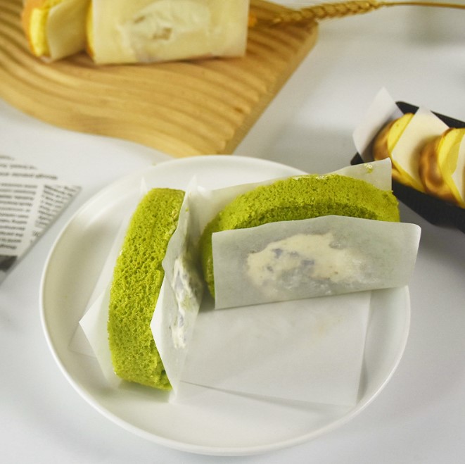 กระดาษเคลือบกันน้ำสำหรับห่อขนม กระดาษคั่นเค้กโรลแบบชิ้น (แพ็ค 500 ชิ้น)