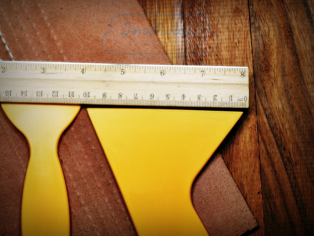 ที่ปาดกาว ที่ปาดCMC แบบหน้ากว้าง (ตัวทางด้านขวาตัวเดียว)