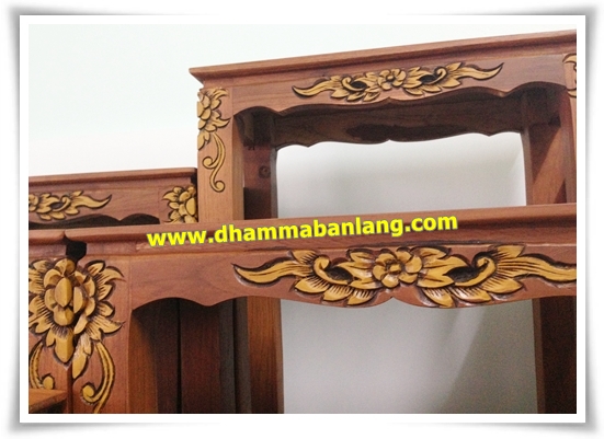 โต๊ะหมู่บูชา หมู่ 9 หน้า 9 แกะลาย แต้มสีเหลือง ไม้สัก ขาสิงห์ สีไม้สักธรรมชาติ