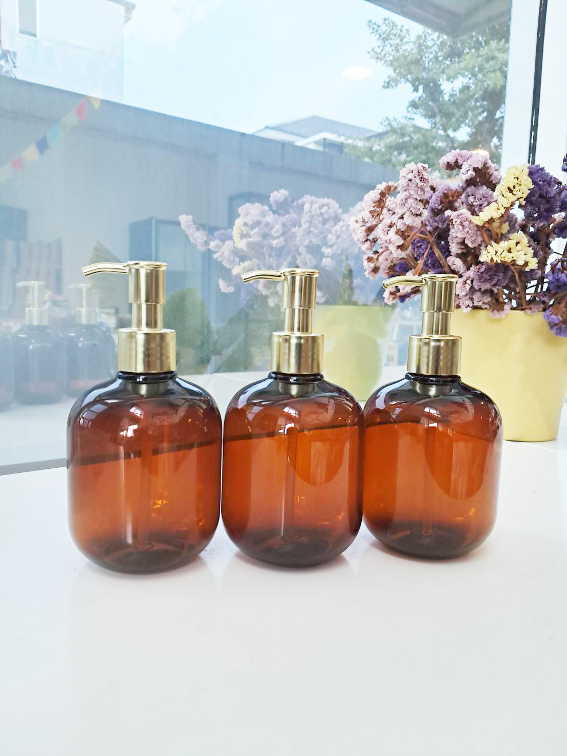 ขวดสบู่-แชมพู-โลชั่น - ขวดทรงกลมน้ำตาล-หัวปั๊มทอง 300 ml. (ราคาต่อ 1 ชิ้น)