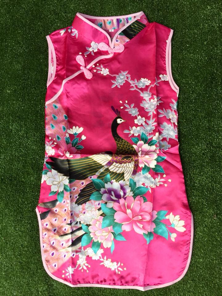 ชุดกี่เพ้าเด็กหญิงลายนกยูงสีชมพูบานเย็น