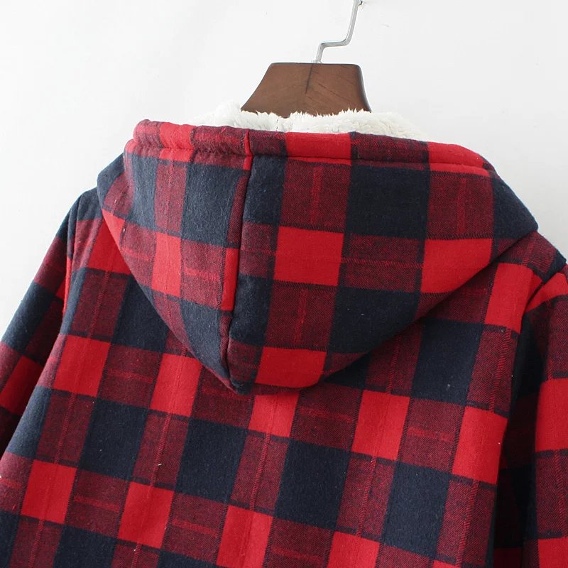 PreOrderคนอ้วน - เสื้อกันหนาวแฟชั่น ผ้าฝ้ายลายสก๊อต บุขนสัตว์ด้านใน มีHood สี : ดำ / แดง / เขียว