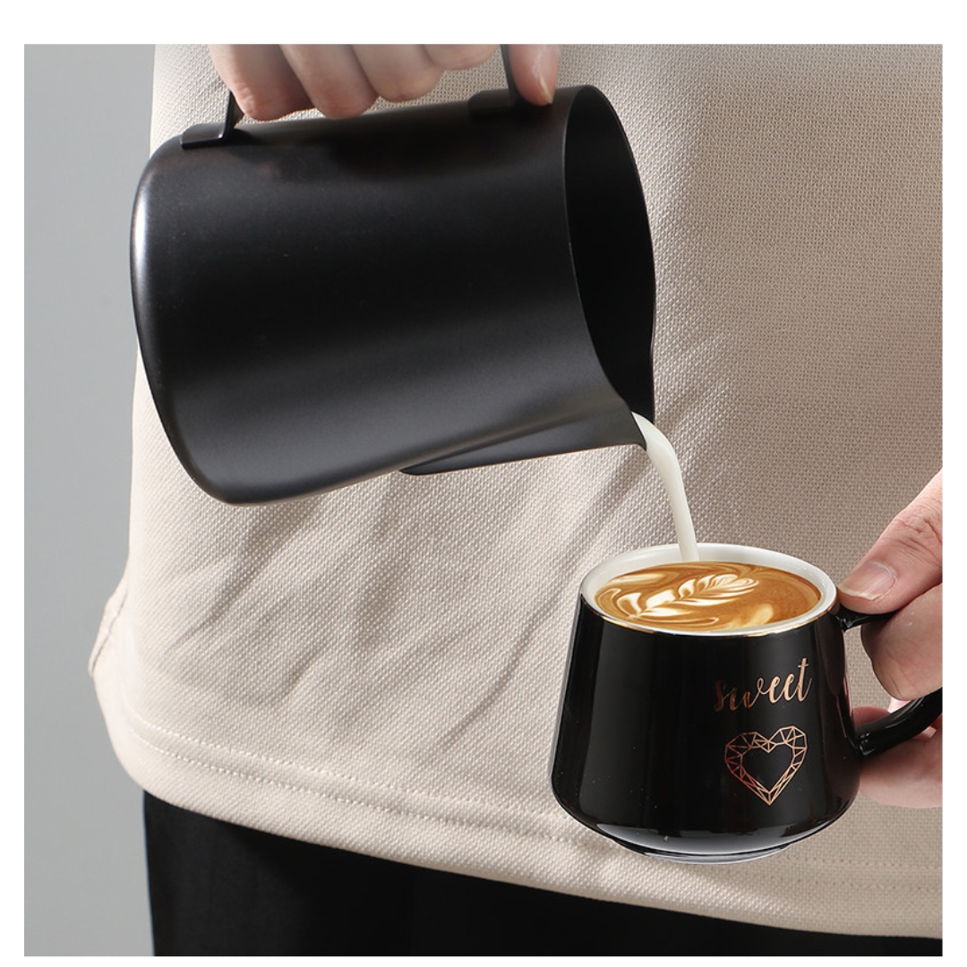 ถ้วยตีฟองนม 600 ML สแตนเลสเคลือบเทฟลอน สีดำด้าน รหัส 0129