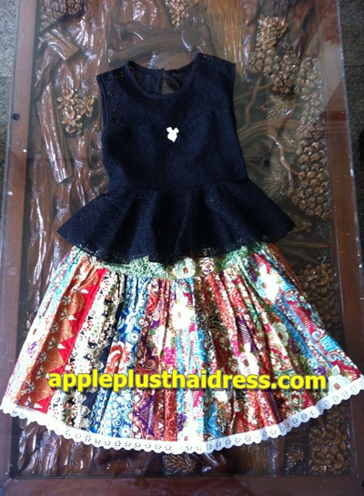 T82 เสื้อลูกไม้สีดำ+กระโปรงผ้าไทย