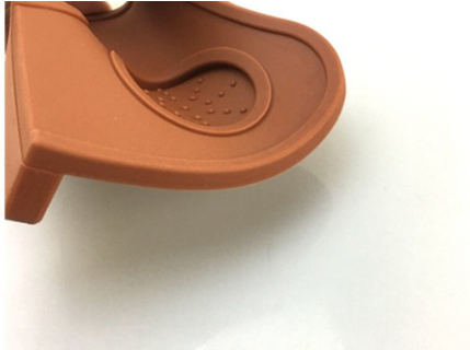 แผ่นยางรองเทมเปอร์ แบบเข้ามุมโต๊ะ มีที่เสียบปากกาวาดลาย 1610-429